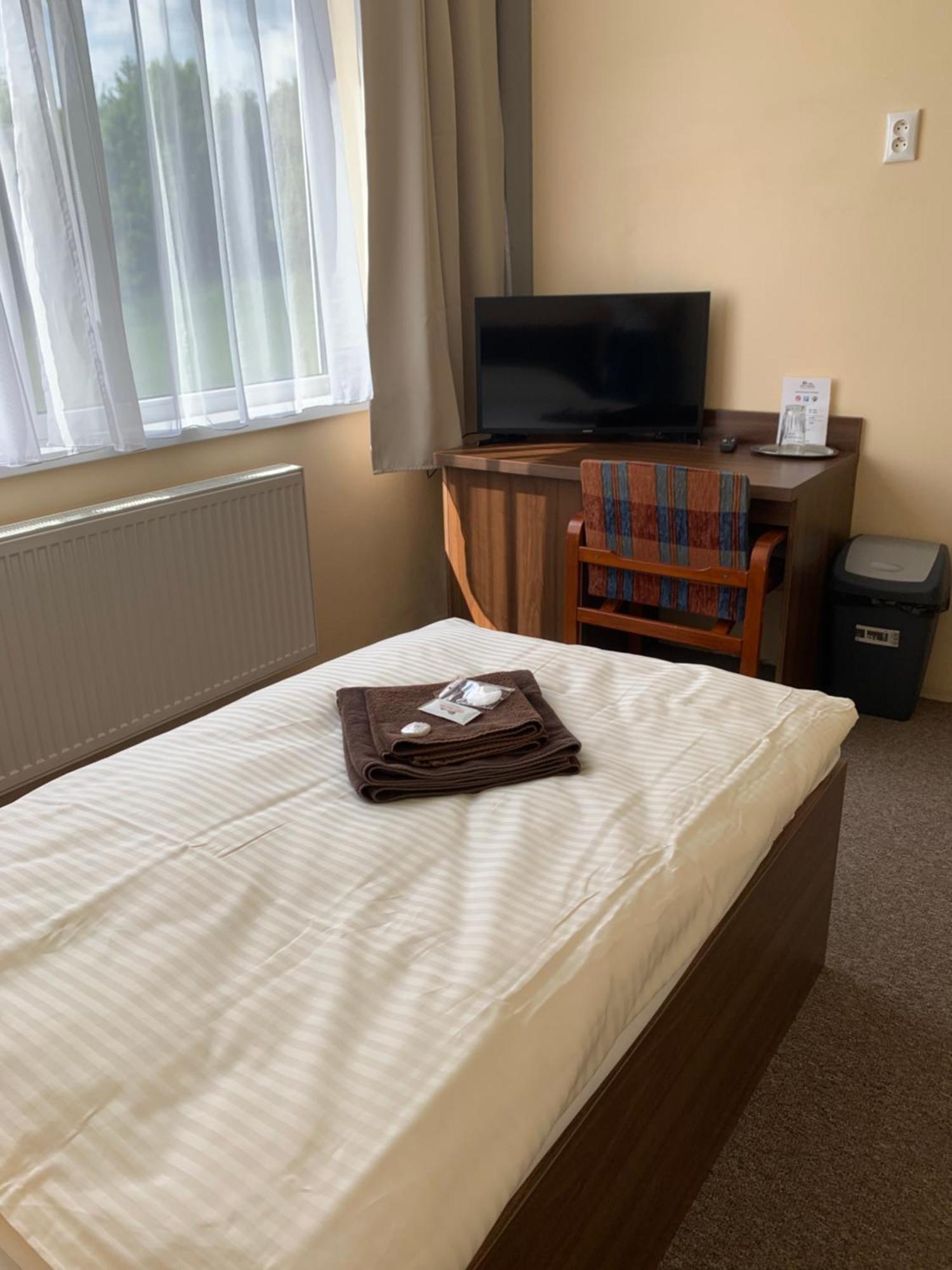 באנסקה ביסטריצה City Hotel B&B, Reception 24 7, 800M Od-From R1, Free Parking מראה חיצוני תמונה