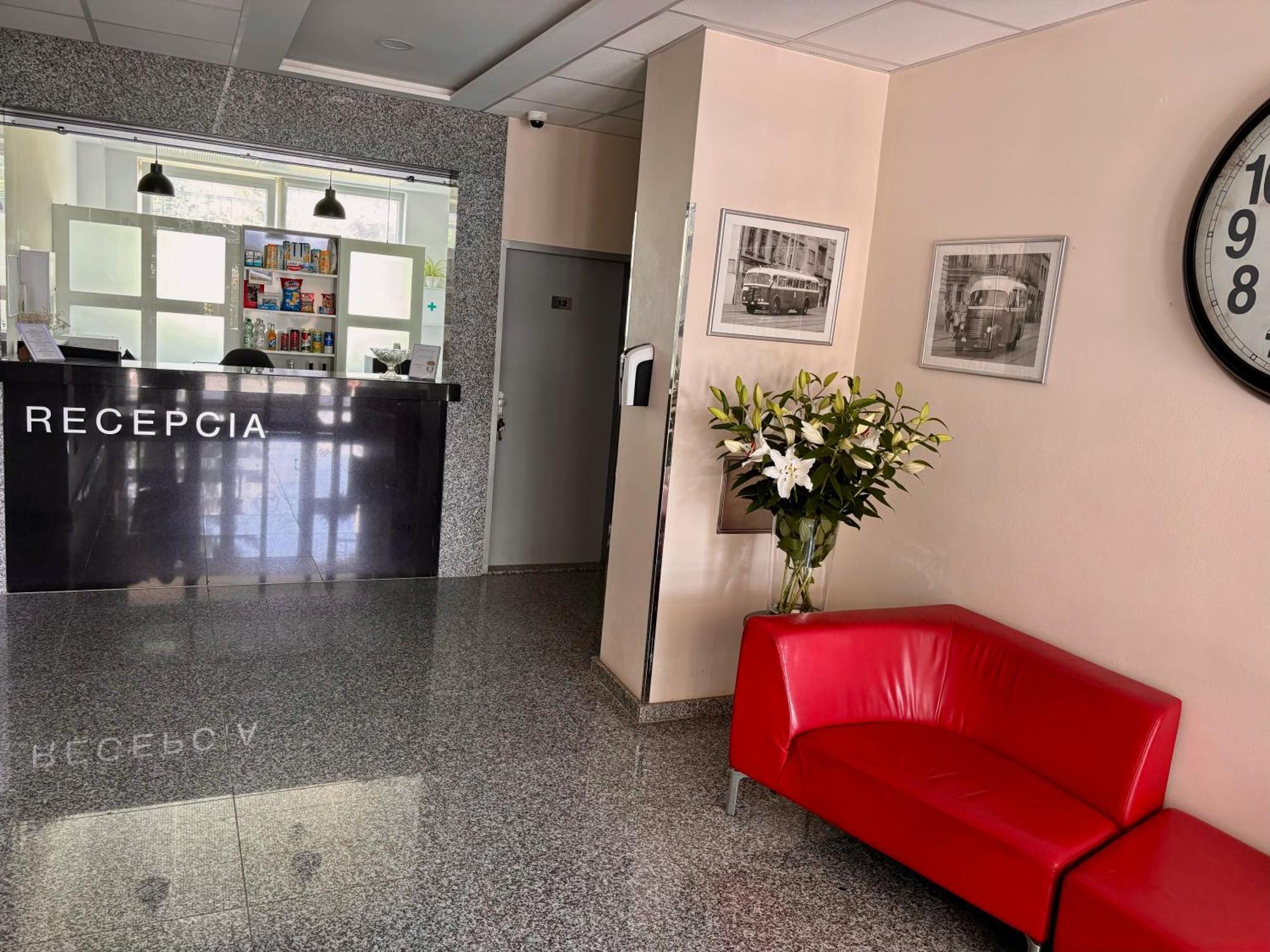 באנסקה ביסטריצה City Hotel B&B, Reception 24 7, 800M Od-From R1, Free Parking מראה חיצוני תמונה