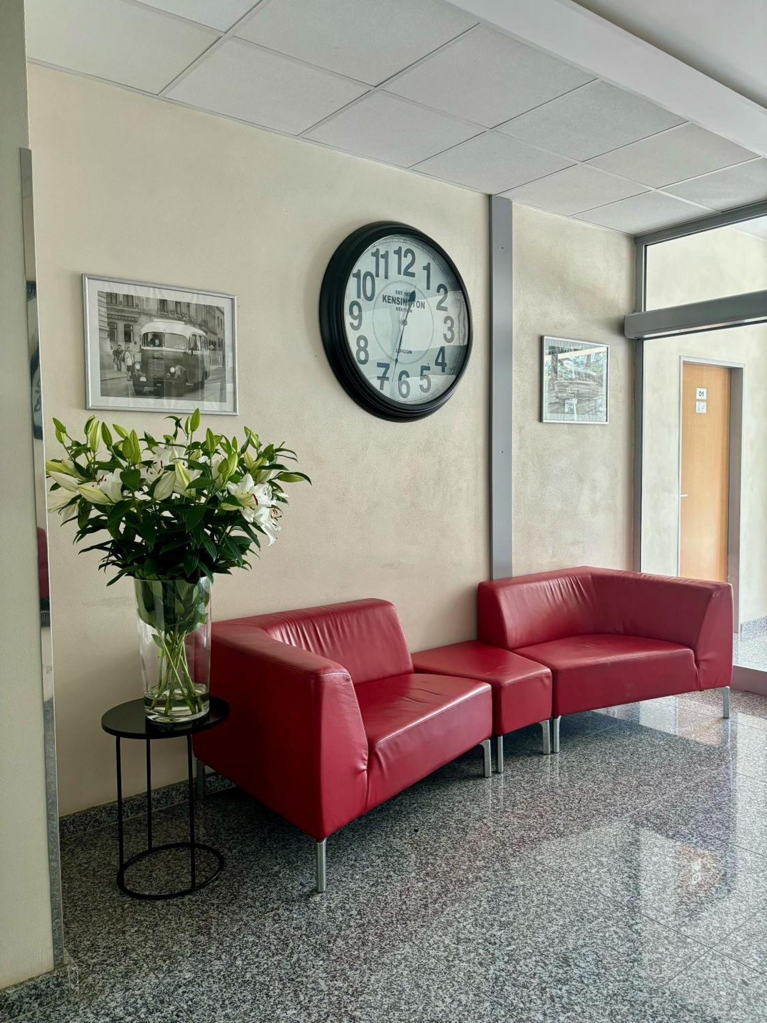באנסקה ביסטריצה City Hotel B&B, Reception 24 7, 800M Od-From R1, Free Parking מראה חיצוני תמונה