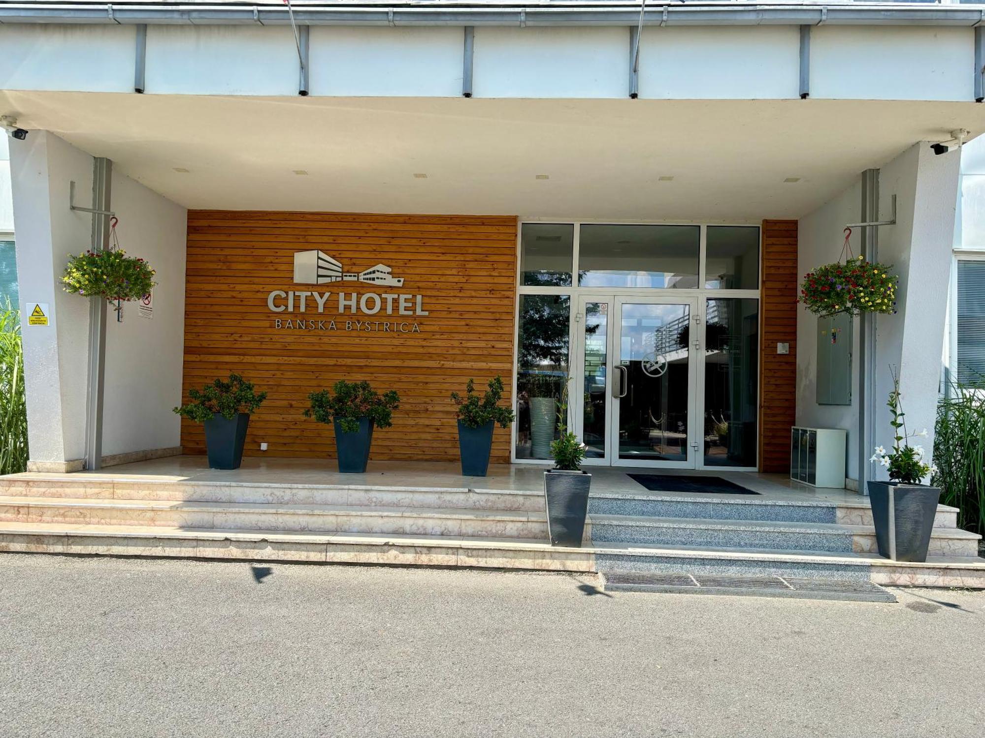 באנסקה ביסטריצה City Hotel B&B, Reception 24 7, 800M Od-From R1, Free Parking מראה חיצוני תמונה