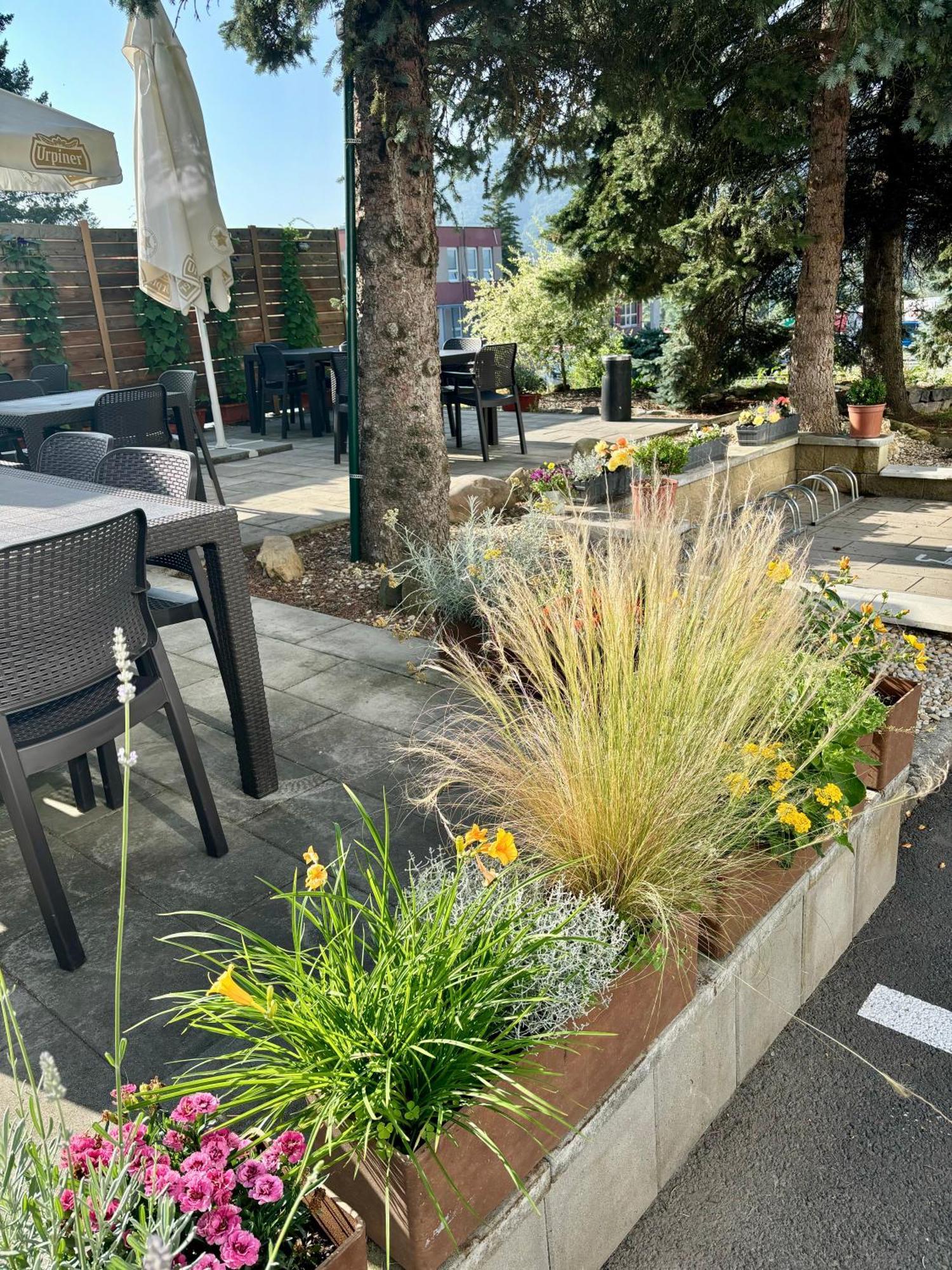 באנסקה ביסטריצה City Hotel B&B, Reception 24 7, 800M Od-From R1, Free Parking מראה חיצוני תמונה