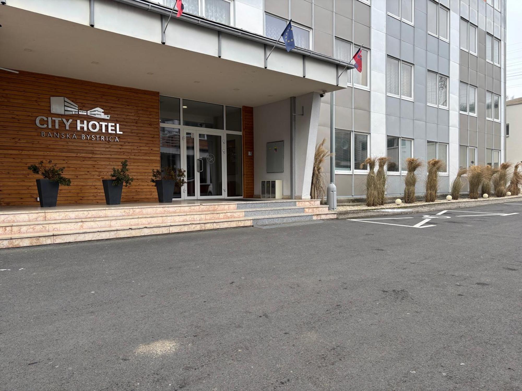 באנסקה ביסטריצה City Hotel B&B, Reception 24 7, 800M Od-From R1, Free Parking מראה חיצוני תמונה