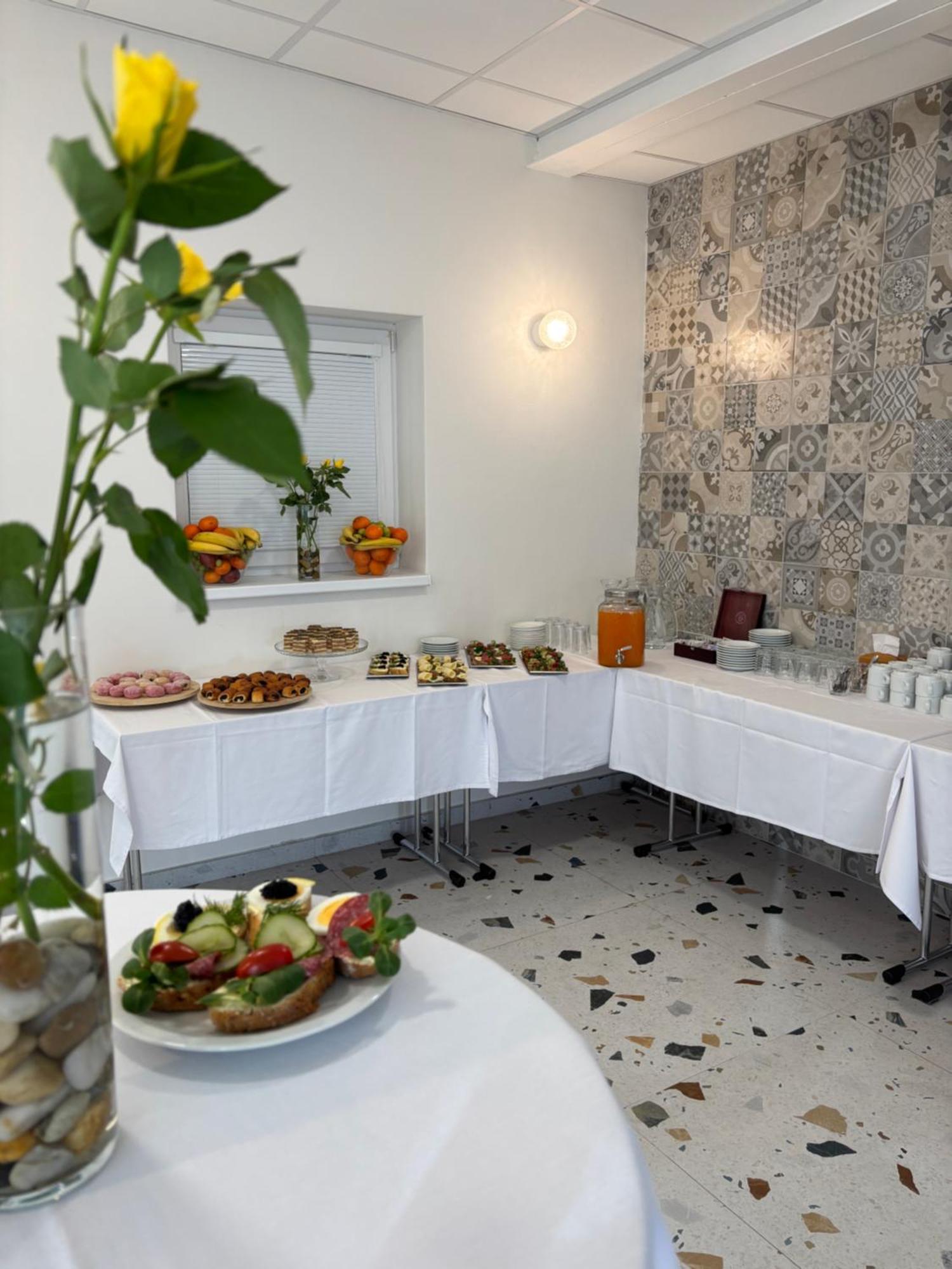באנסקה ביסטריצה City Hotel B&B, Reception 24 7, 800M Od-From R1, Free Parking מראה חיצוני תמונה