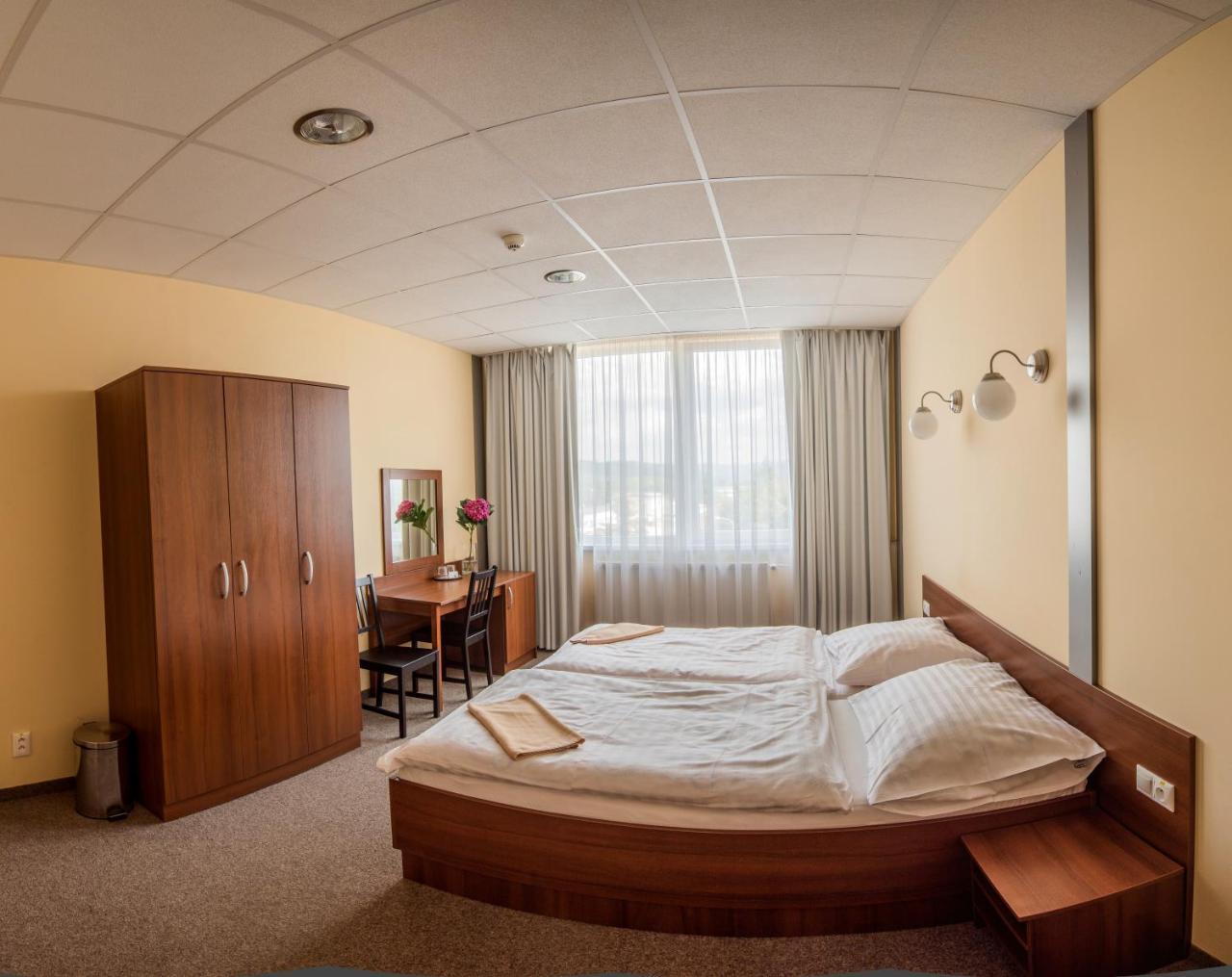 באנסקה ביסטריצה City Hotel B&B, Reception 24 7, 800M Od-From R1, Free Parking מראה חיצוני תמונה