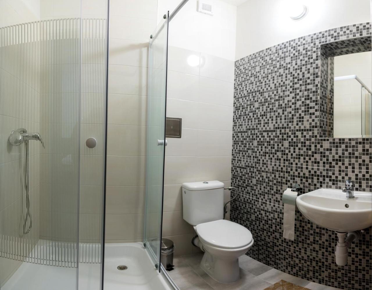 באנסקה ביסטריצה City Hotel B&B, Reception 24 7, 800M Od-From R1, Free Parking מראה חיצוני תמונה