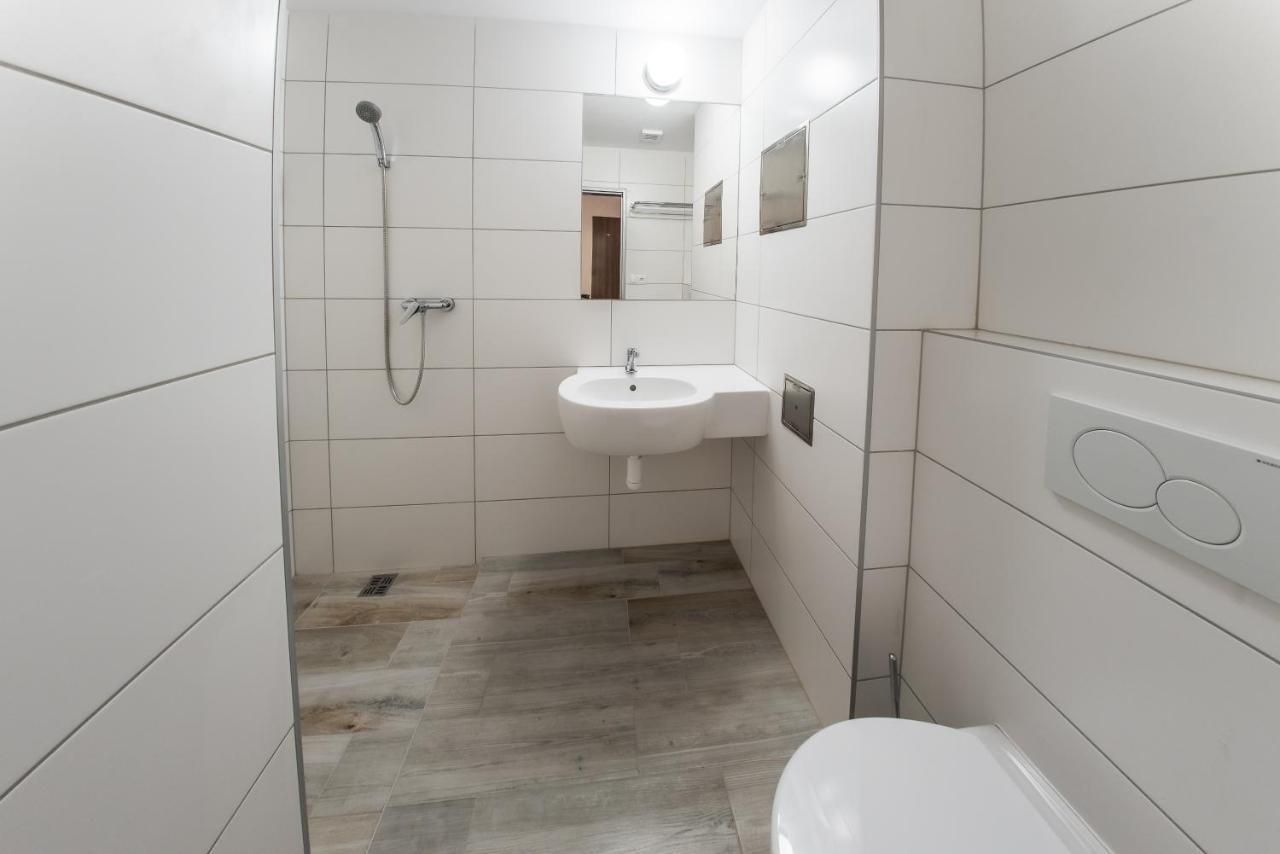 באנסקה ביסטריצה City Hotel B&B, Reception 24 7, 800M Od-From R1, Free Parking מראה חיצוני תמונה