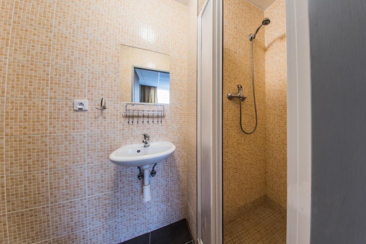 באנסקה ביסטריצה City Hotel B&B, Reception 24 7, 800M Od-From R1, Free Parking מראה חיצוני תמונה