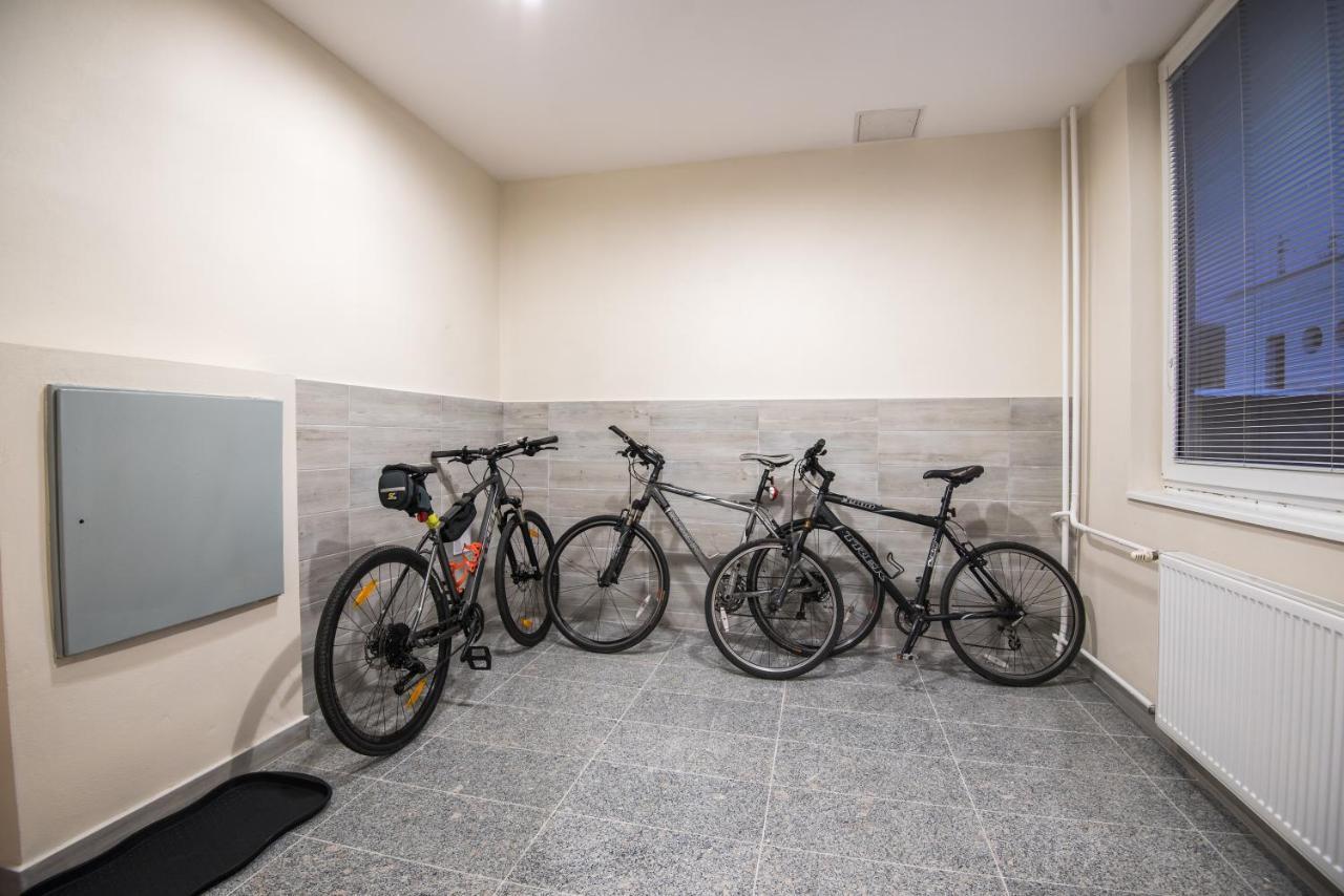 באנסקה ביסטריצה City Hotel B&B, Reception 24 7, 800M Od-From R1, Free Parking מראה חיצוני תמונה