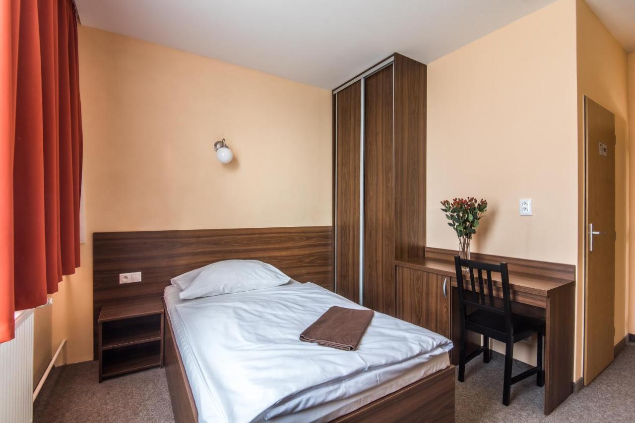 באנסקה ביסטריצה City Hotel B&B, Reception 24 7, 800M Od-From R1, Free Parking מראה חיצוני תמונה
