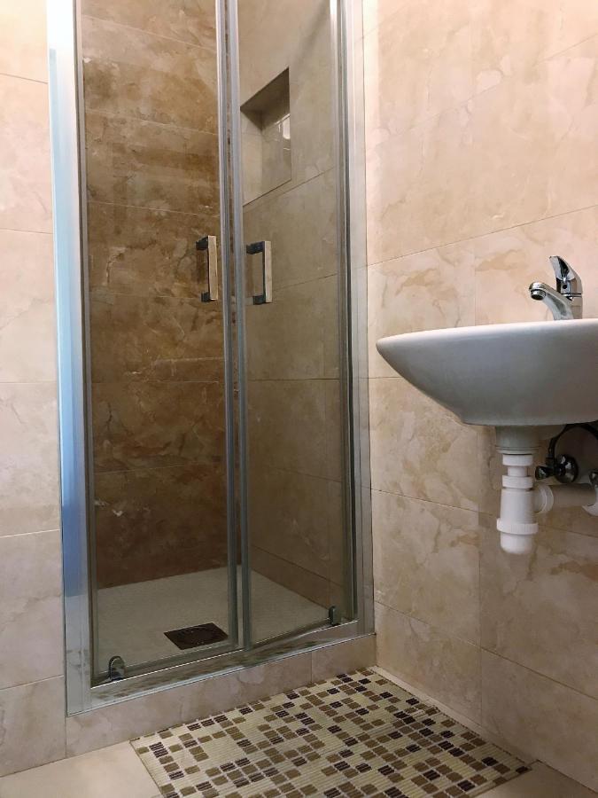 באנסקה ביסטריצה City Hotel B&B, Reception 24 7, 800M Od-From R1, Free Parking מראה חיצוני תמונה