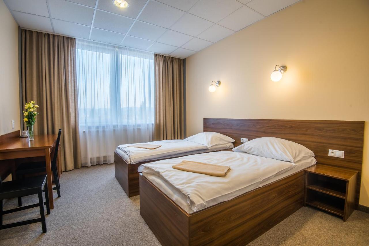 באנסקה ביסטריצה City Hotel B&B, Reception 24 7, 800M Od-From R1, Free Parking מראה חיצוני תמונה
