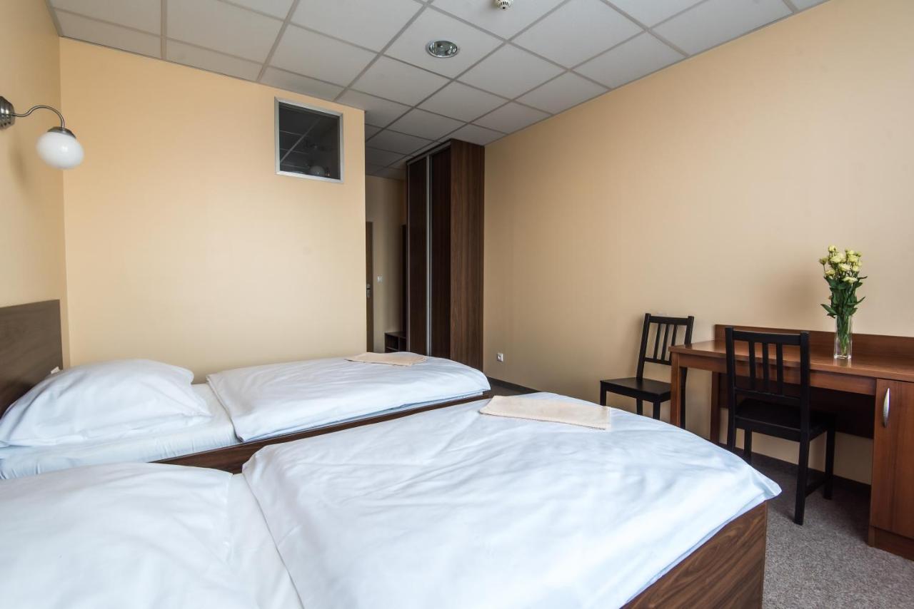 באנסקה ביסטריצה City Hotel B&B, Reception 24 7, 800M Od-From R1, Free Parking מראה חיצוני תמונה